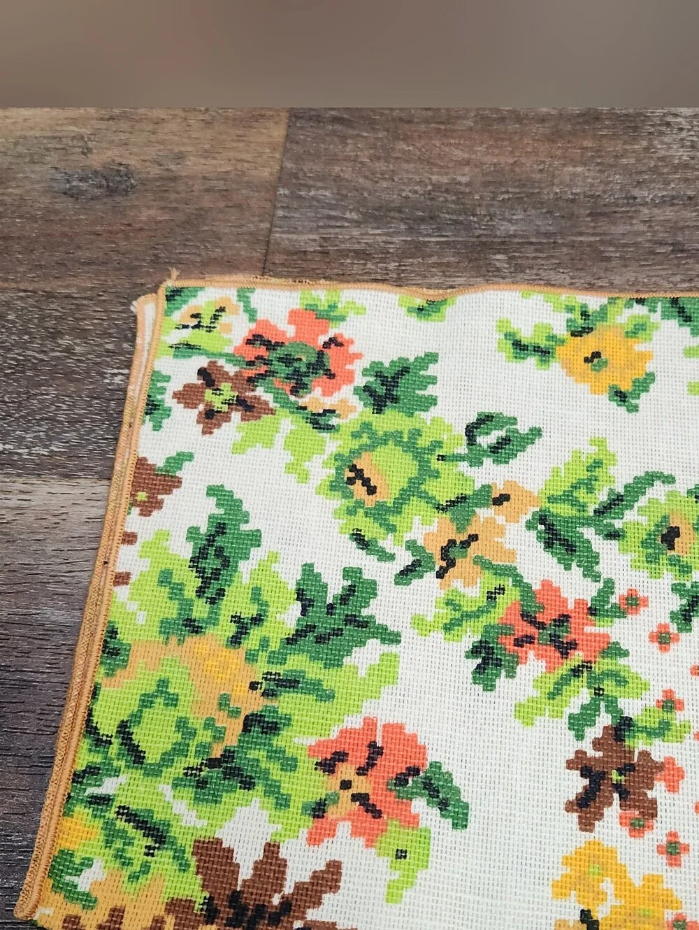 🌼 Vintage 1970s Floral Faux Cross-Stitch Napkin Set 🌼